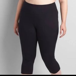 New Lane Bryant LIVI Black Cotton Blend Capri Leggings Size 18/20 NWOT